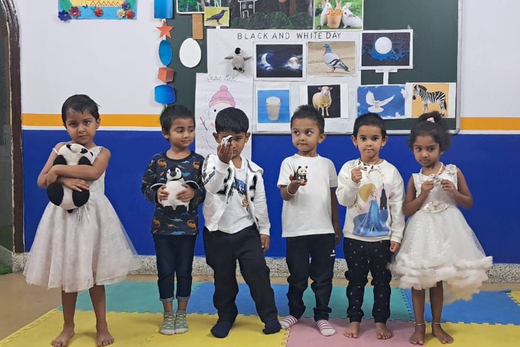 Kidzee Kalyan Nagar -  Black & White Day